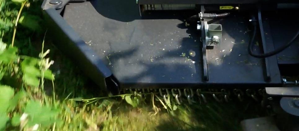 La APPLE vario es una trituradora de hierba SEPPI robusta y con ancho de trabajo variable. Esta particularidad es realmente práctica cuando el ancho de las hileras no es constante o cuando varía de una hilera a la otra