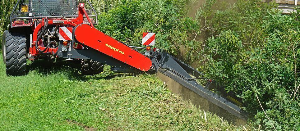 mulching mowers are trailed on a chassis with 2 wheels for up to 7m of working width