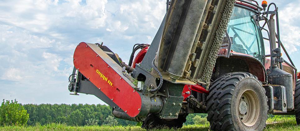 mulching mowers are trailed on a chassis with 2 wheels for up to 7m of working width