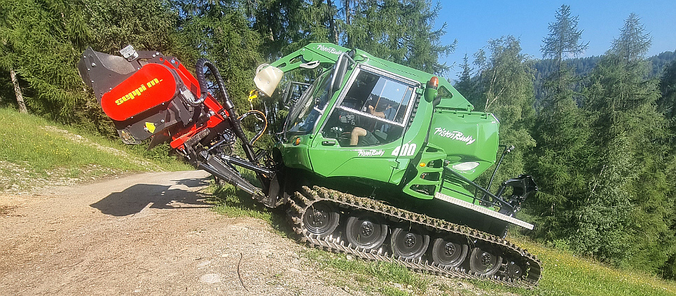 Pour broyage d’herbe et de bois de taille jusqu’à 9 cm Ø