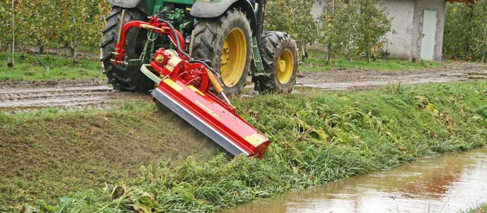 Strong road side mulcher for any working position