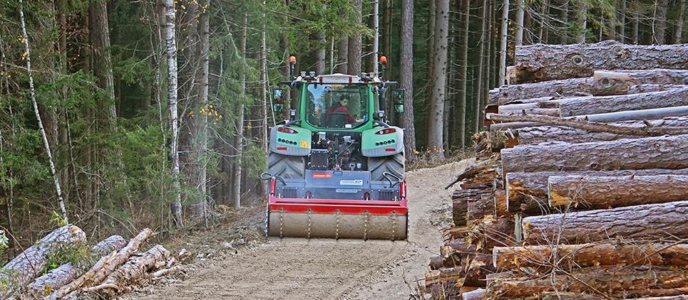 The new 2-speed POWESRHIFT system allows the machine to switch speed by touching a button in the cabin