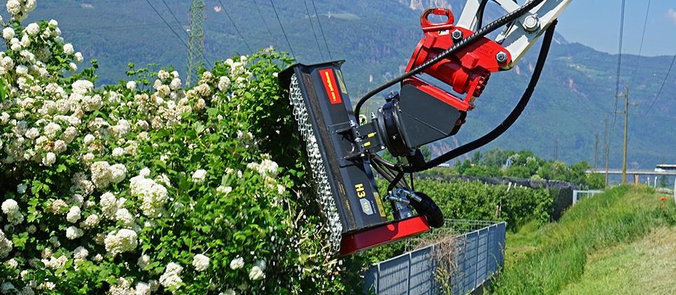 Trinciatrice universale per la manutenzione del verde professionale